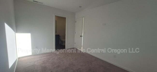 Building Photo - 1349 NE Cobbleridge Lp