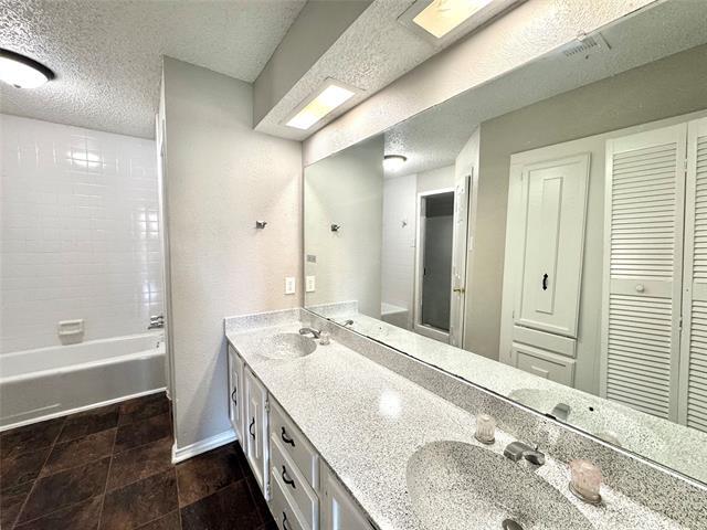 Building Photo - 13320 Fall Manor Dr