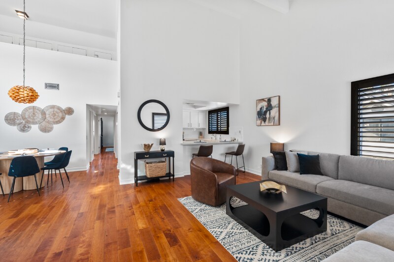 Building Photo - 526 Via De La Valle