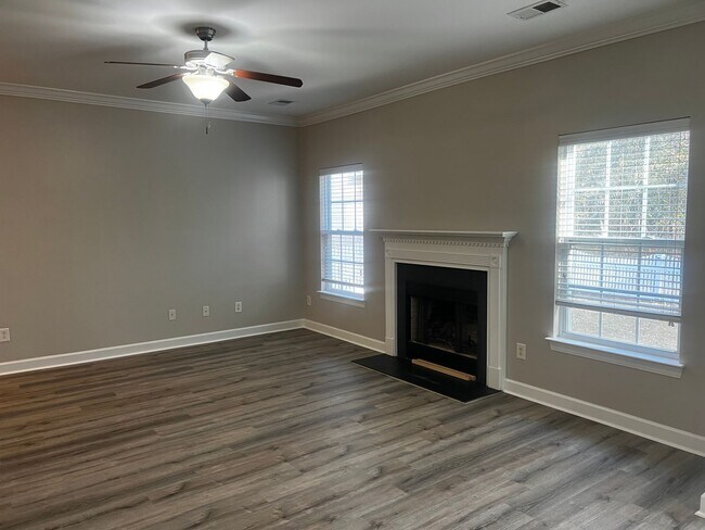 Building Photo - AVAILABLE NOW IN BRIGHTON WOODS!