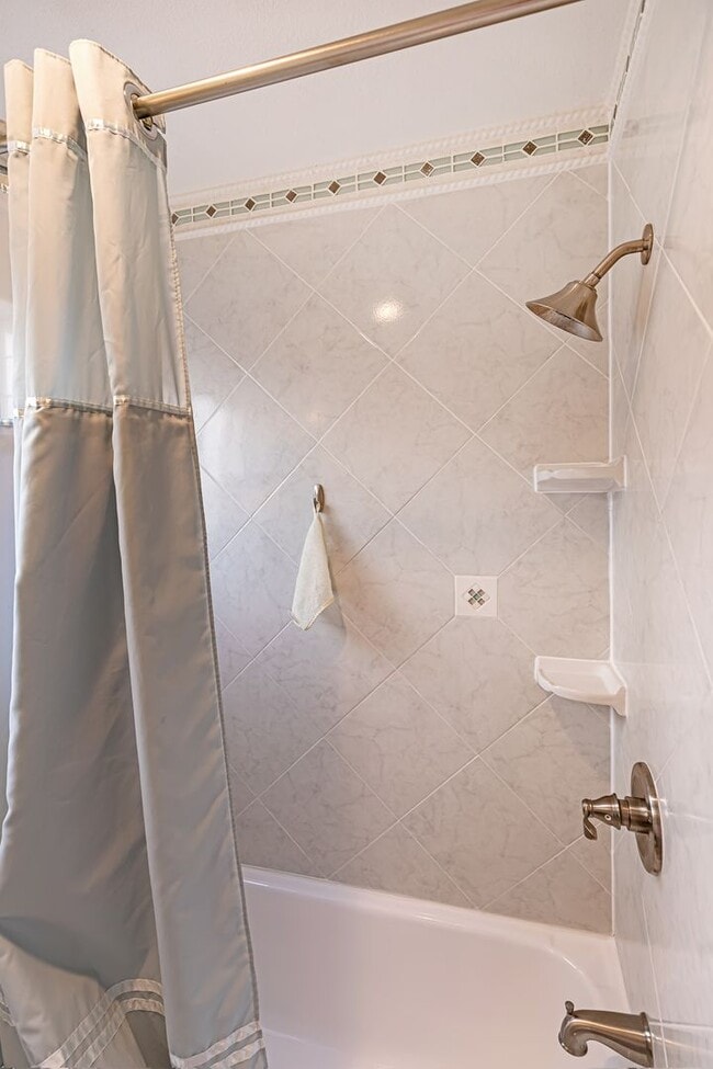 Building Photo - Beautiful Updated Home!