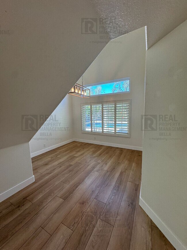 Building Photo - Resort-Style Living in Temecula – Pool Home with Designer Upgrades & 3-Car Garage