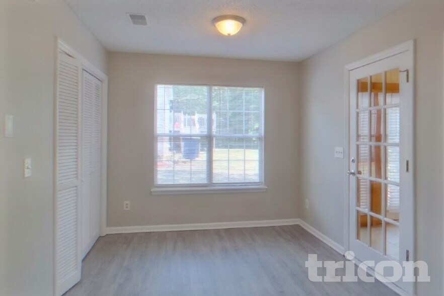 Building Photo - 424 Forest Grove Cir