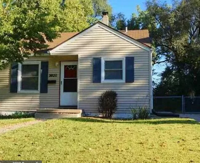 Building Photo - Spacious 2 Bedroom House!