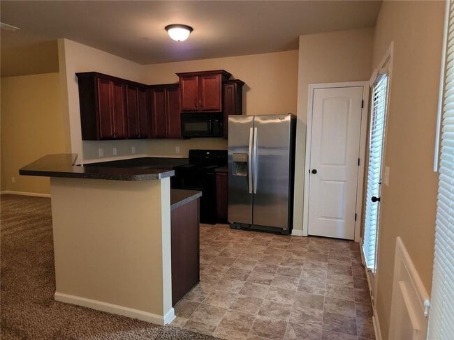 Building Photo - 628 Oakside Pl