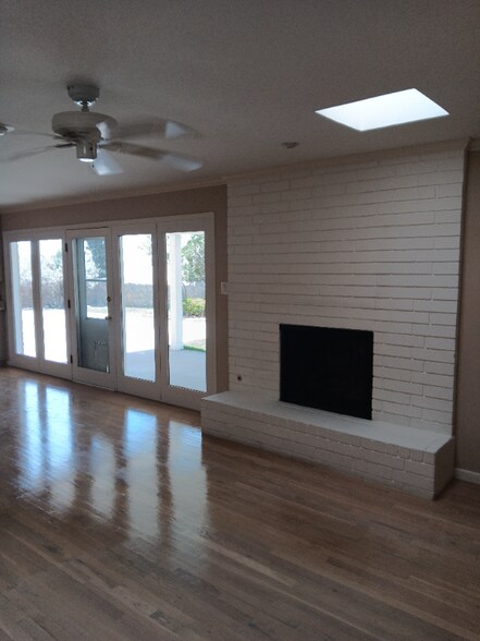Building Photo - 309 Skyway Ln