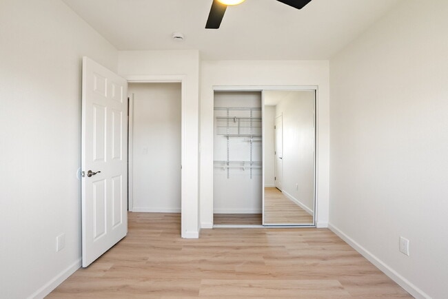 Building Photo - AVAILABLE AUGUST - Coastal-Convenient 2 Bed Retreat with Private Balcony