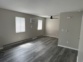 Building Photo - 487 S Main St