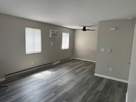 Building Photo - 487 S Main St