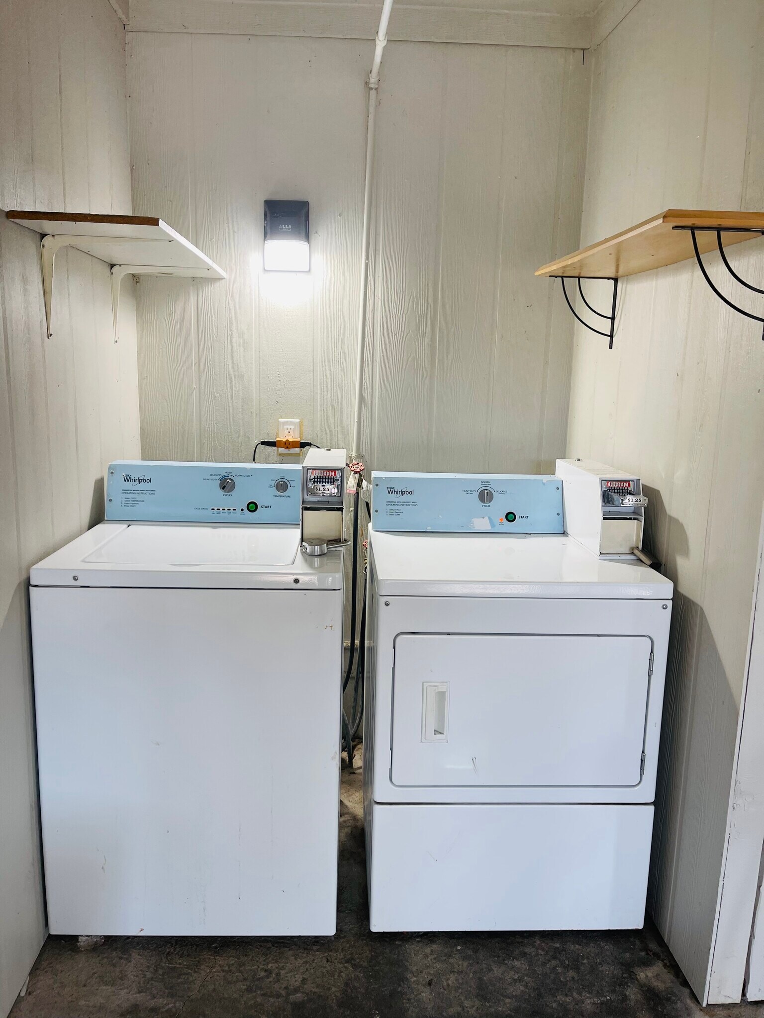Washer/Dryer located in common area - 4315 W Alabama St