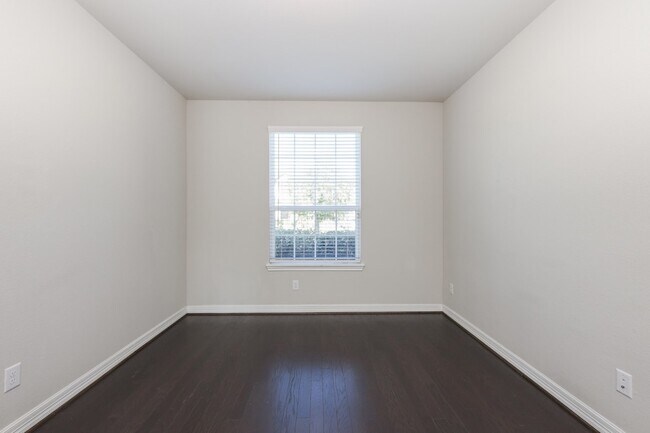 Building Photo - 2119 Stargrass Dr