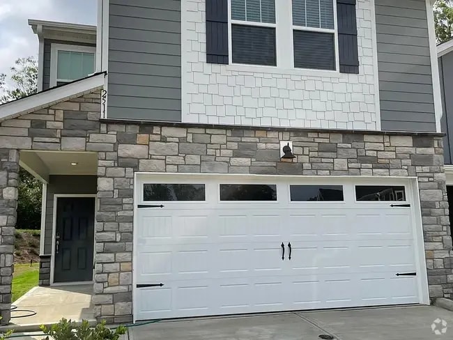Front - 2511 Greenmarket Dr