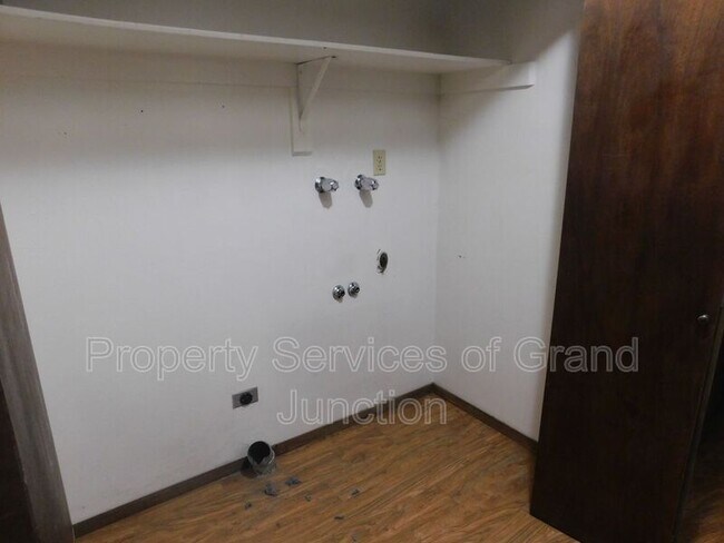 Building Photo - 3252 Villasur Dr