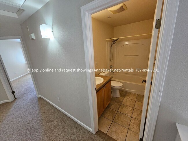 Building Photo - Close to Shopping Cloverdale 2 Bedroom Available Now