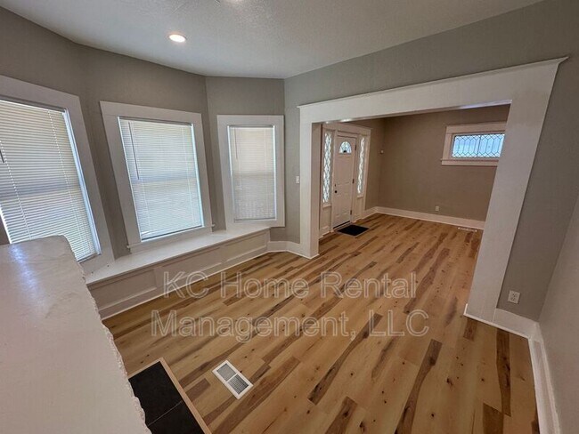 Building Photo - 4010 S Benton Ave