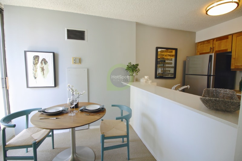 Building Photo - 724 N Dearborn St