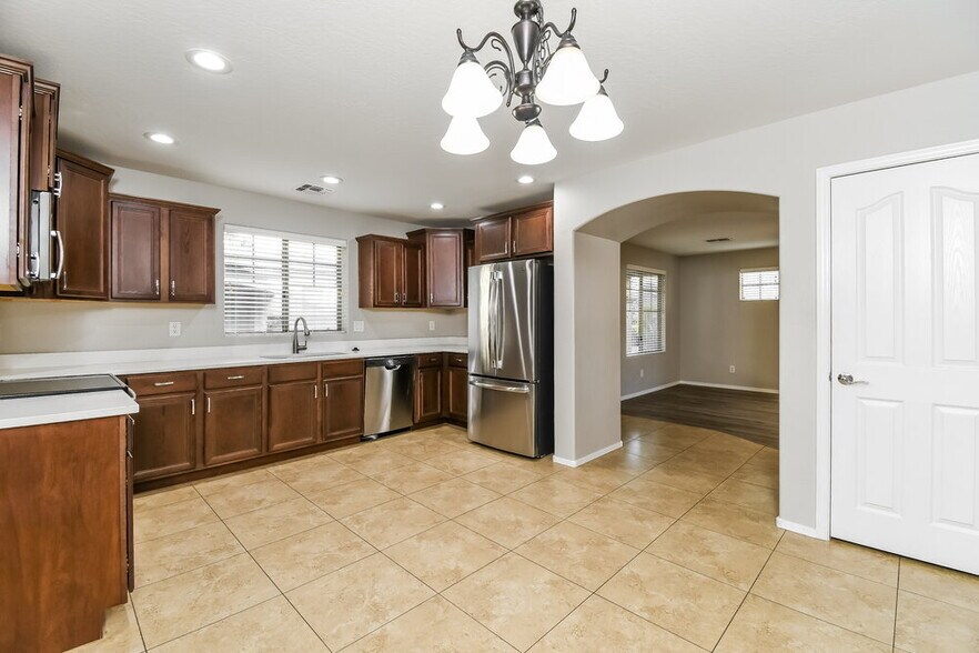 Building Photo - 2494 E Boston St