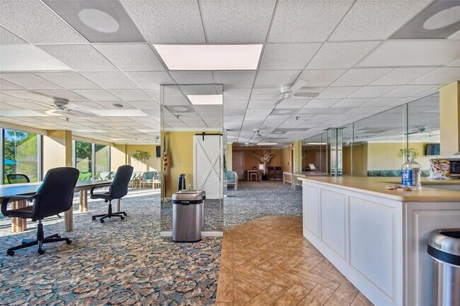 Building Photo - 7050 Sunset Dr S