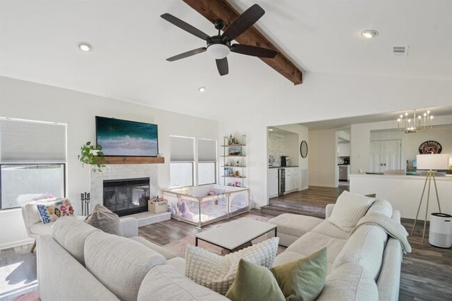 Building Photo - 730 Vanguard St