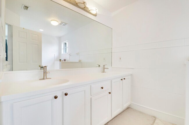 Building Photo - 144 Pennock Landing Cir