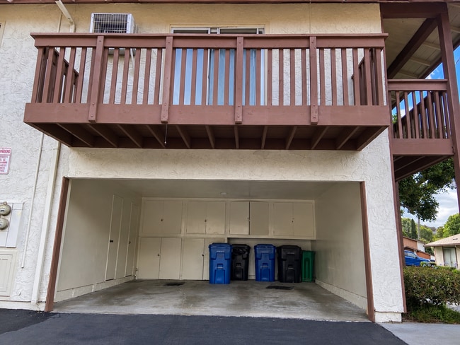 Building Photo - 8290 Echo Dell Rd