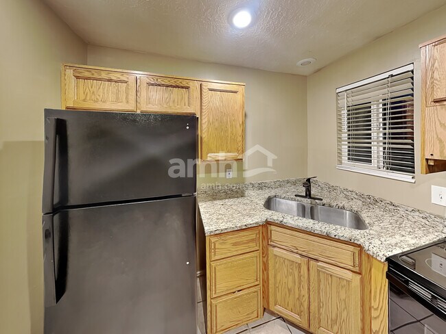 Building Photo - 948 W 1400 N