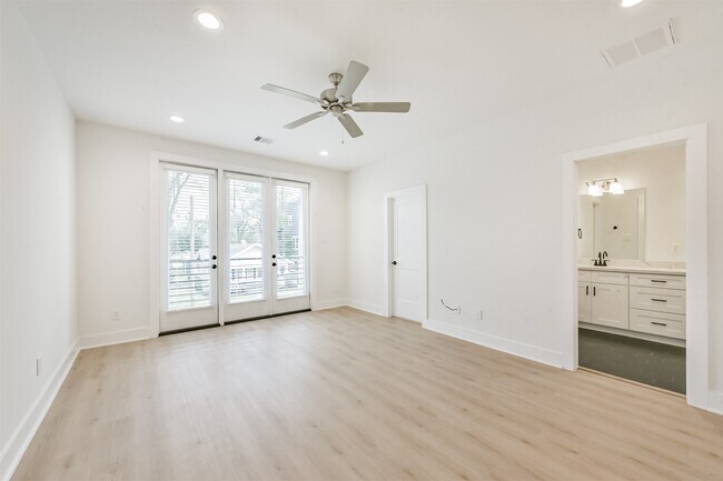 Building Photo - 3032 Gray St