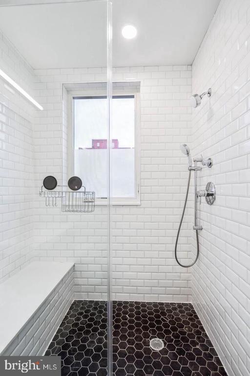 Building Photo - 1501 N 31st St