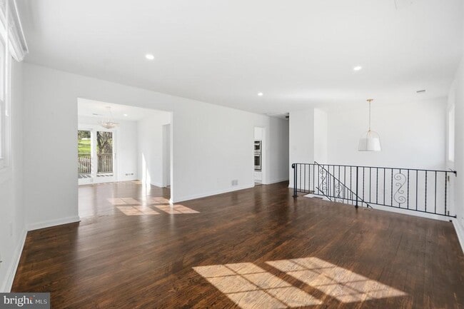 Building Photo - 448 Summers Dr