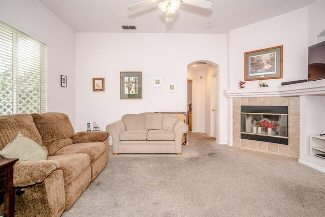 Building Photo - Sycamore Ranch 3 bedroom 2 bath FOR RENT