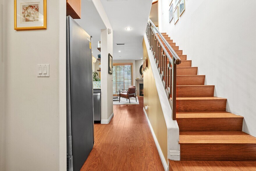 Building Photo - 5303 Satsuma Ave