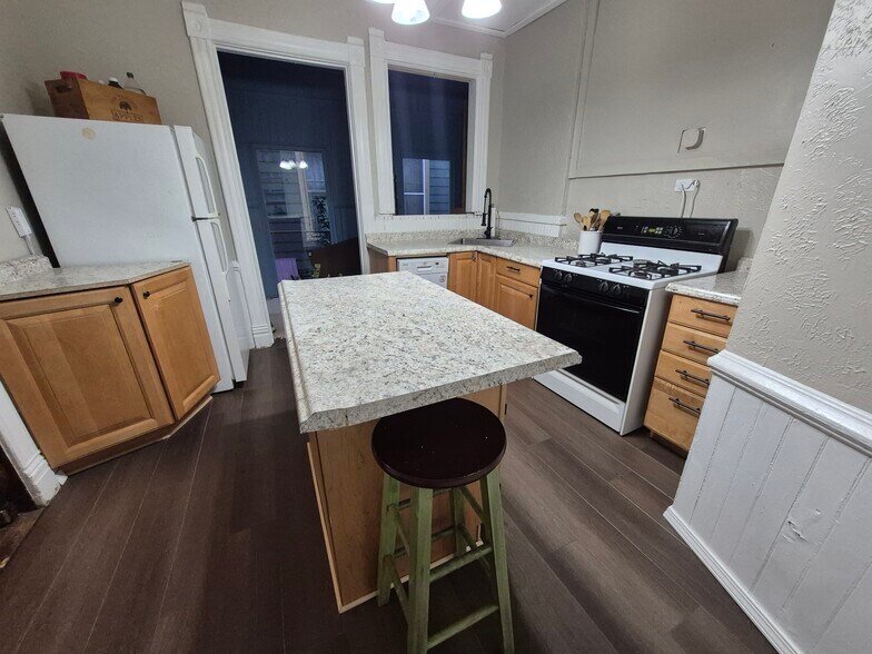 Building Photo - 906 Fairmount St SE