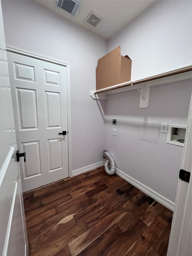 Building Photo - 3629 Pine Valley Dr