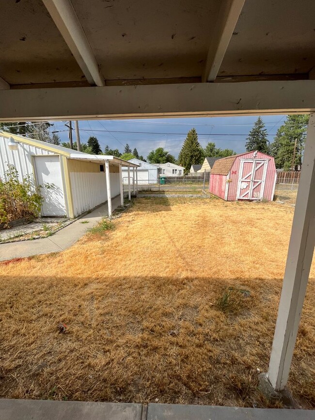 Building Photo - Newly Updated Shadle Home with Central AC!!!