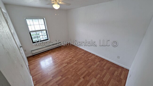 Building Photo - 1226 Martin Cir