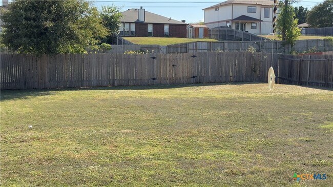 Building Photo - 200 Memory Ln