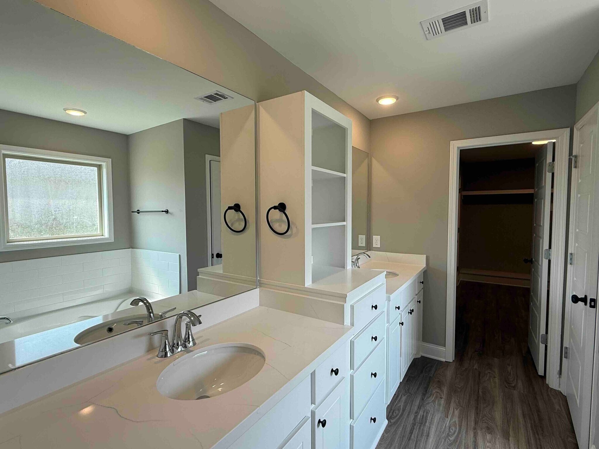 Building Photo - 573 Patrick Farms Dr