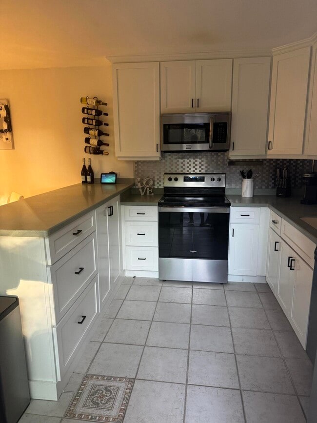 Building Photo - 6111 SE Riverboat Dr
