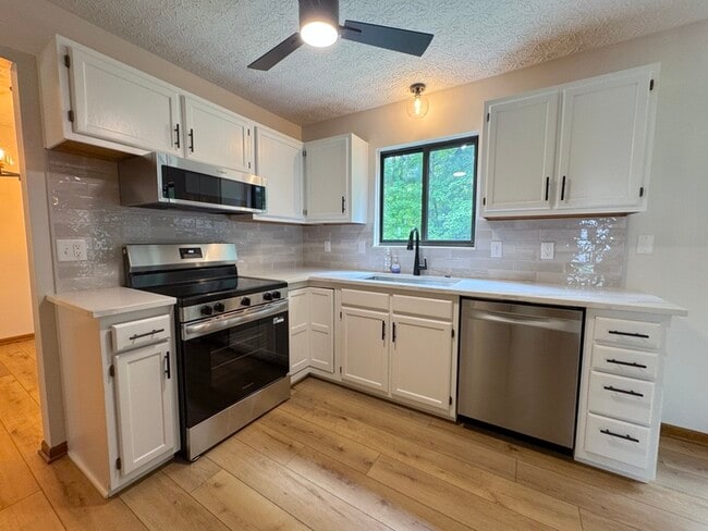 Building Photo - 564 Glenside Ln