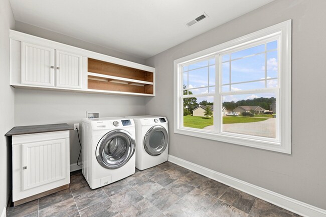 Building Photo - 208 Misty Cove Ct