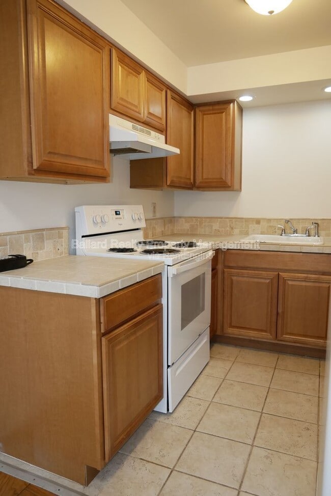 Building Photo - 4517 Evanston Ave N