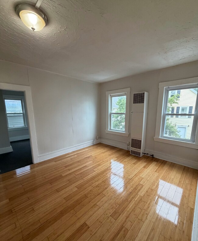 Building Photo - 439-441 Rivet St