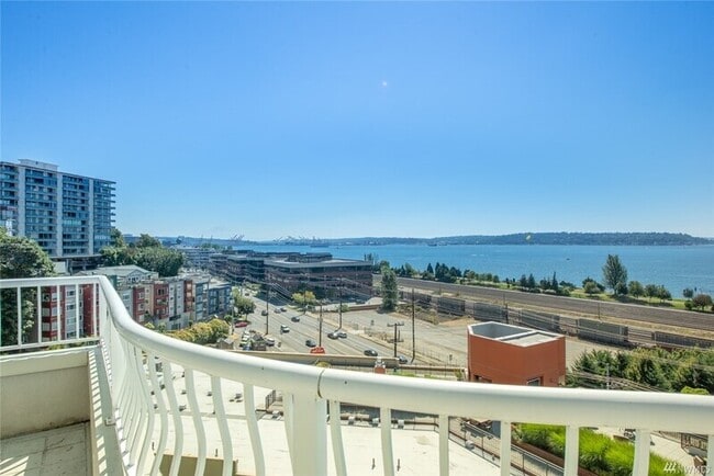 Building Photo - 601 W Mercer Pl