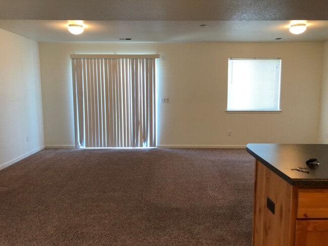 Building Photo - Fantastic Townhome in Wellington