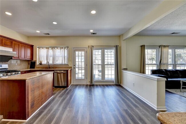 Building Photo - 435 Leasingham Way