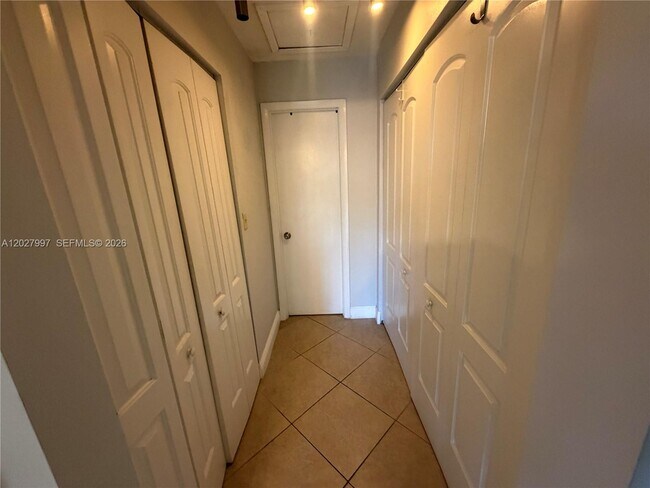 Building Photo - 7105 SW 127th Ct