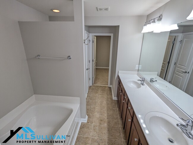 Building Photo - 8219 Saltwood Pl