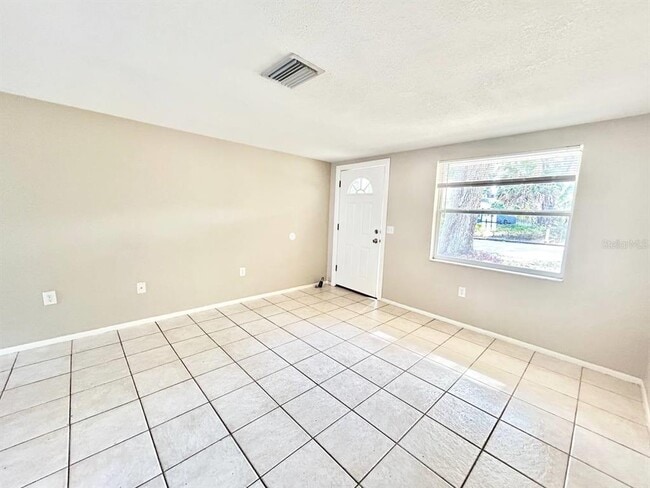 Building Photo - 5803 Delaware Ave