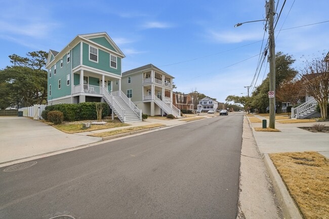 Building Photo - 9610 7th Bay St