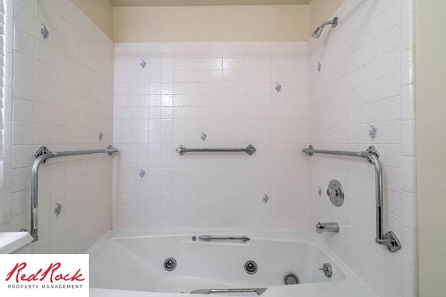 Building Photo - 3 Bedroom End Unit Home in Downtown St. George